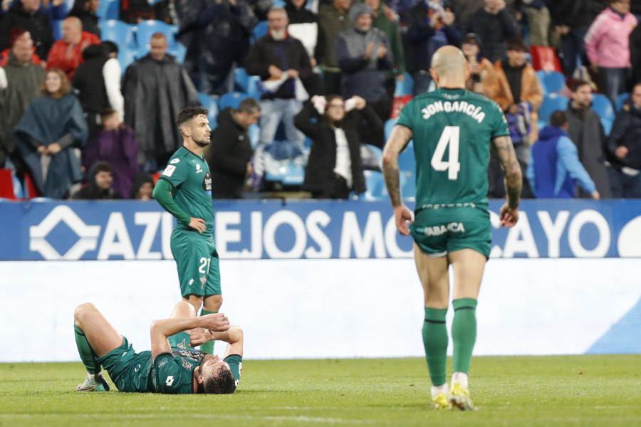 El Racing se queda compuesto y sin victoria