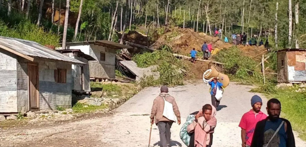 Más de 2.000 personas quedaron enterradas por la avalancha en Papúa, según el Gobierno