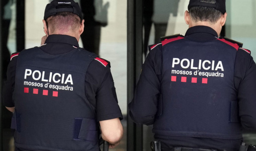 Un hombre muere abatido tras irrumpir armado en la comisaría de la policía de Montornès