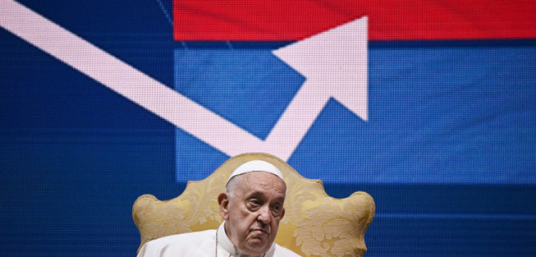 Del 'Quien soy yo para juzgar' al 'mariconeo', la relación del papa con el mundo LGTBIQ+