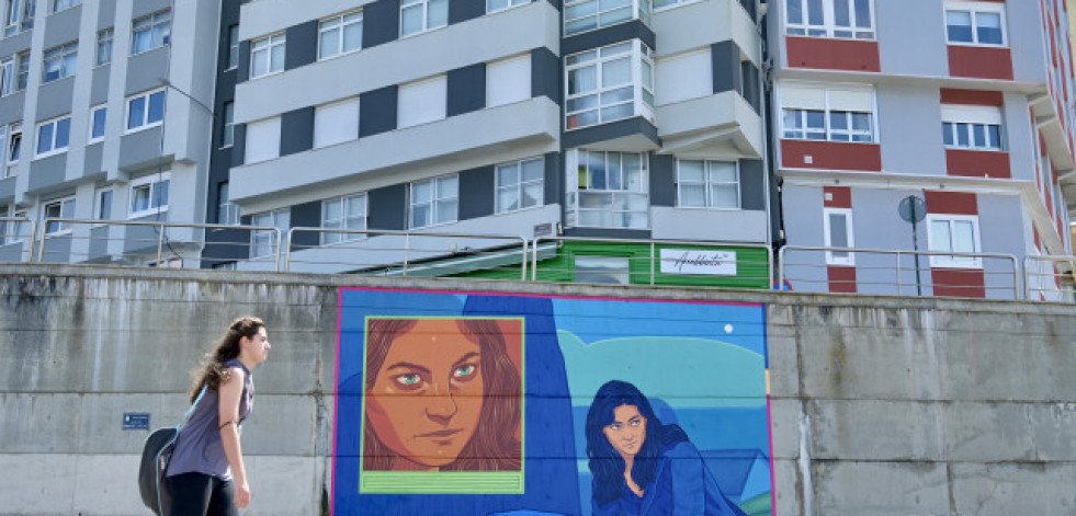 O mural de Luísa Villata xa mira ao mar dende o Paseo Marítimo da Coruña