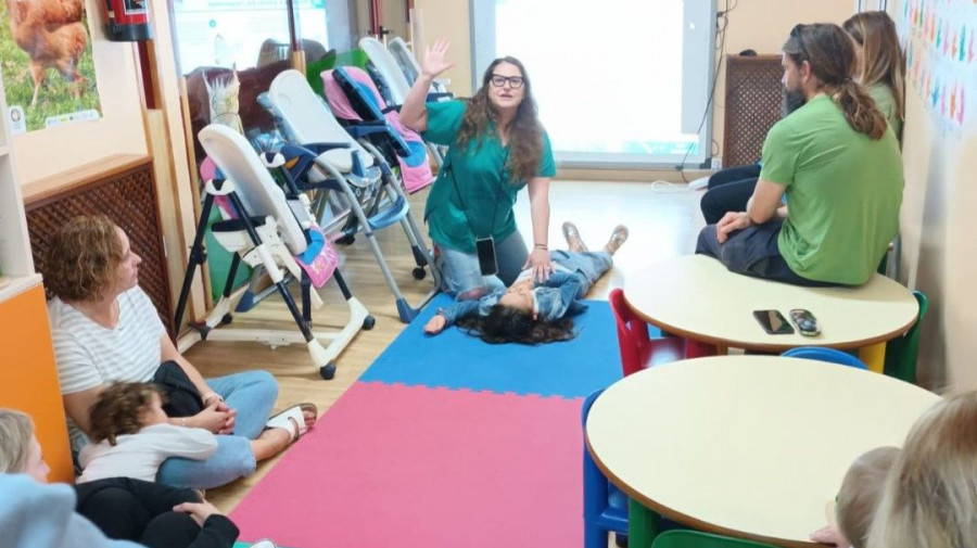 Las familias del Punto de Atención á Infancia de Valdoviño se forman en primeros auxilios