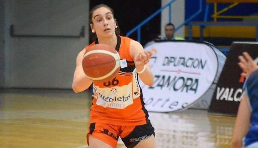 El Baxi Ferrol incorpora a la base Carlota Menéndez