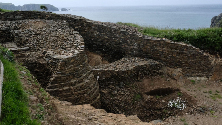 Al descubierto nuevas estructuras castreñas tras la última excavación en el Castro Sarridal