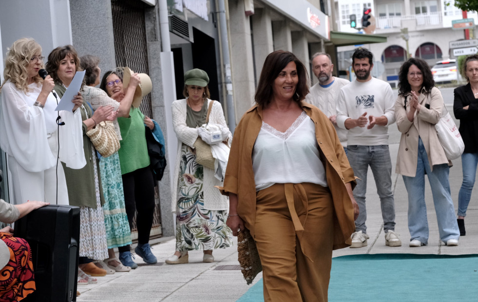 Las calles de Fene cobraron vida con las propuestas variadas de la Fashion Night