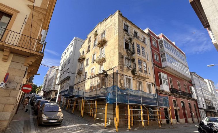 El Concello avanza en las obras de vaciado y consolidación del número 156 de la calle María