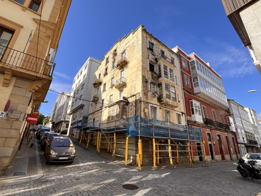 El Concello avanza en las obras de vaciado y consolidación del número 156 de la calle María