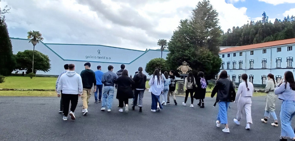 La Fábrica de Xuvia se abre para recibir al alumnado del Fernando Esquío