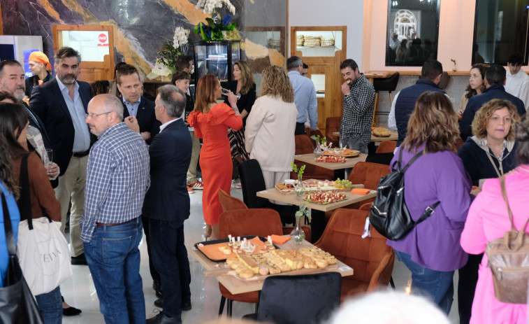 La nueva propuesta gastronómica, lúdica y de ocio de La Patrona abre sus puertas en Narón
