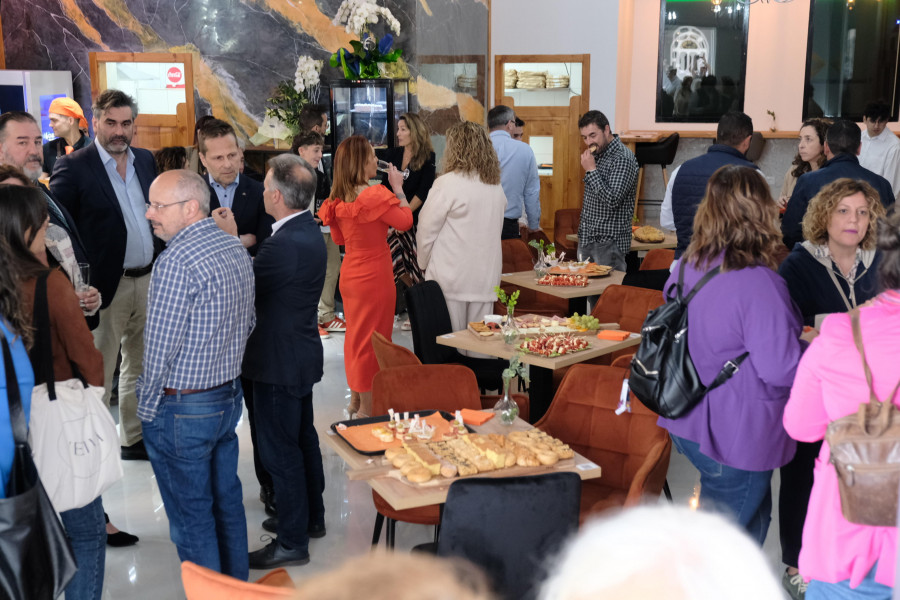 La nueva propuesta gastronómica, lúdica y de ocio de La Patrona abre sus puertas en Narón