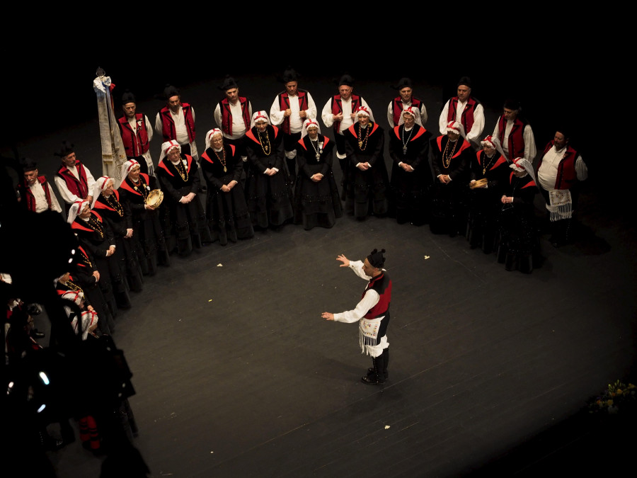 El Coro Toxos e Froles celebra su aniversario en el Jofre