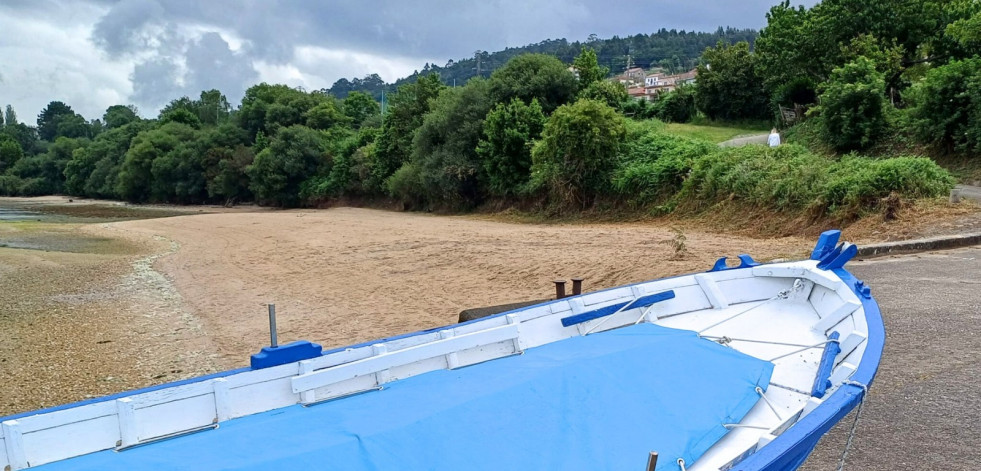 Neda prepara su playa para la llegada del verano