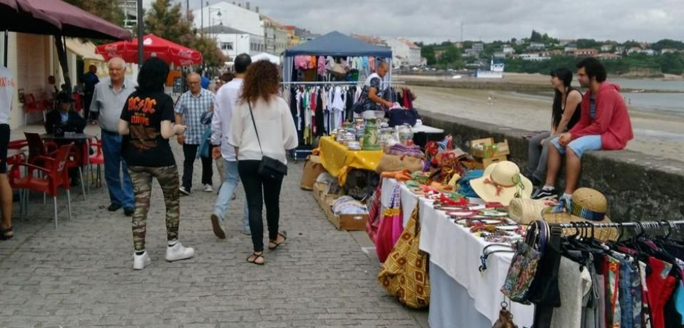 El concello de Ares organiza el XIII Mercadillo Vecinal de segunda mano y artesanía