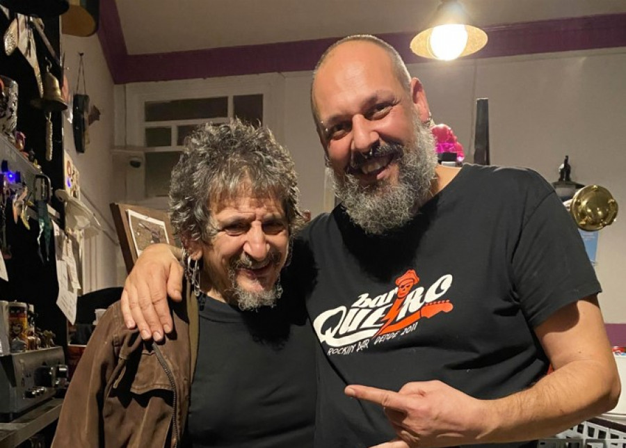 Víctor Bellas, hostaleiro: “O nome estaba claro, polo pobo tiña que ser O Bar Queiro"
