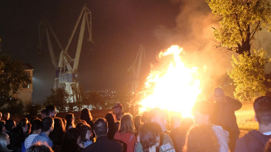 El San Xoán prendió la noche de Ferrol con cuatro escenarios protagonistas