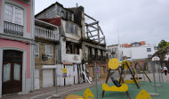 El Concello actúa de emergencia en un inmueble de la Praza Vella y desaloja el colindante