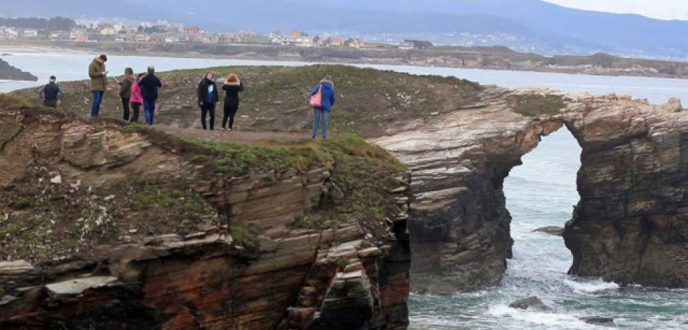 La playa Catedrais de Ribadeo ya tiene más de 70.000 reservas para visitas en julio