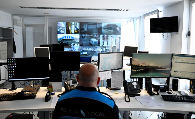 La Policía Local de Ferrol abre las puertas de su cuartel con motivo de su 175 aniversario