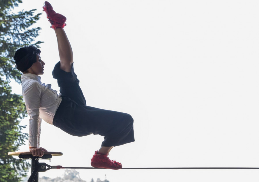 El espectáculo de nuevo circo y danza “Up2down” llega a Neda