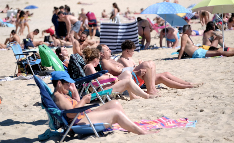 Protección solar factor 50 gratuita en las playas de Ferrol