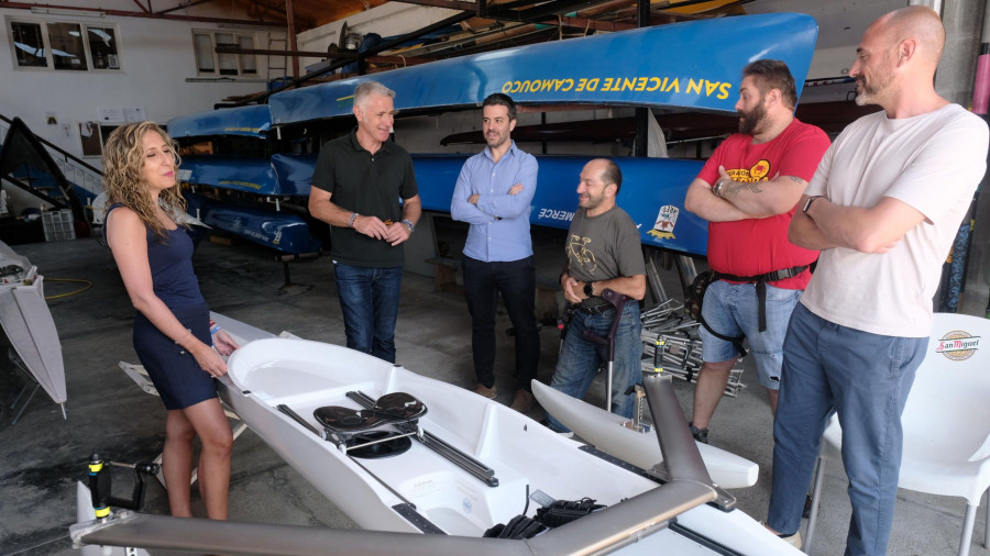 Un nuevo esquife adaptado permitirá al Club de Remo de Ares aumentar su competitividad