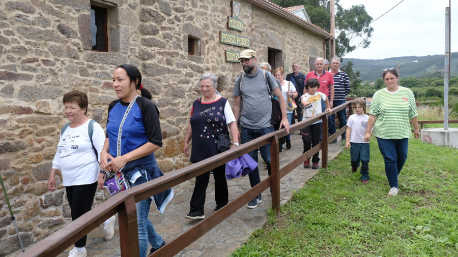 La ruta cultural de Esmelle “descubre” los secretos patrimoniales de la parroquia