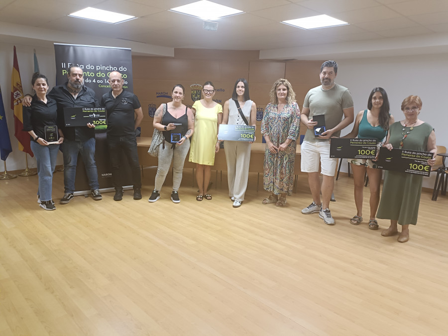 Narón entrega las tres cenas del sorteo entre la clientela de la Ruta do pemento do Couto