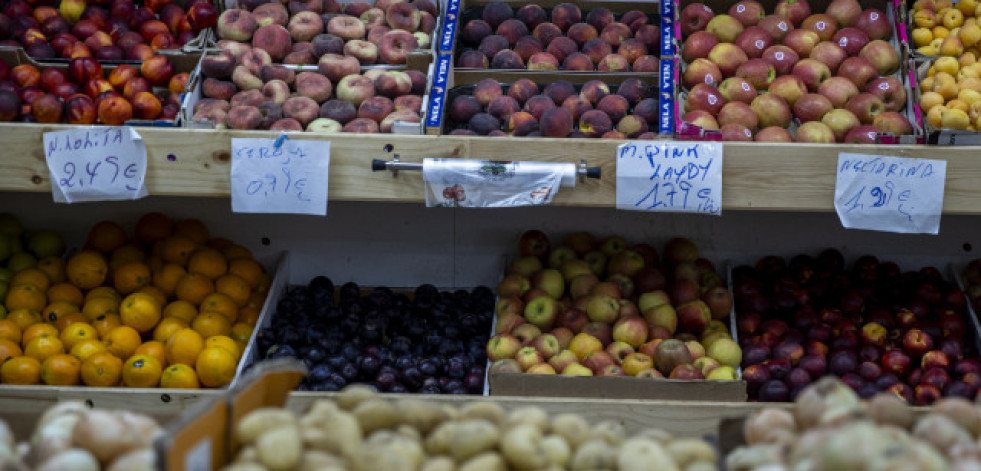 Manzanas, naranjas y peras, los tres alimentos con el IVA rebajado que más subieron de precio en julio