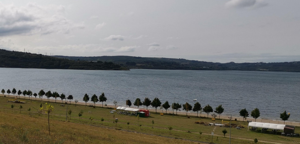 Títeres, circo, concierto y espectáculo pirotécnico por el aniversario del lago de As Pontes