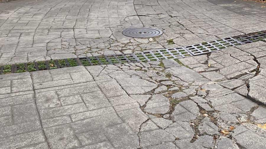Pontedeume comienza la reparación del hundimiento de la calle Empedrado