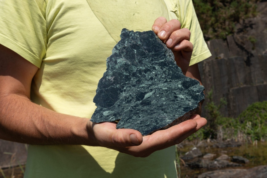 Moeche rinde homenaje a su piedra más característica con una exposición