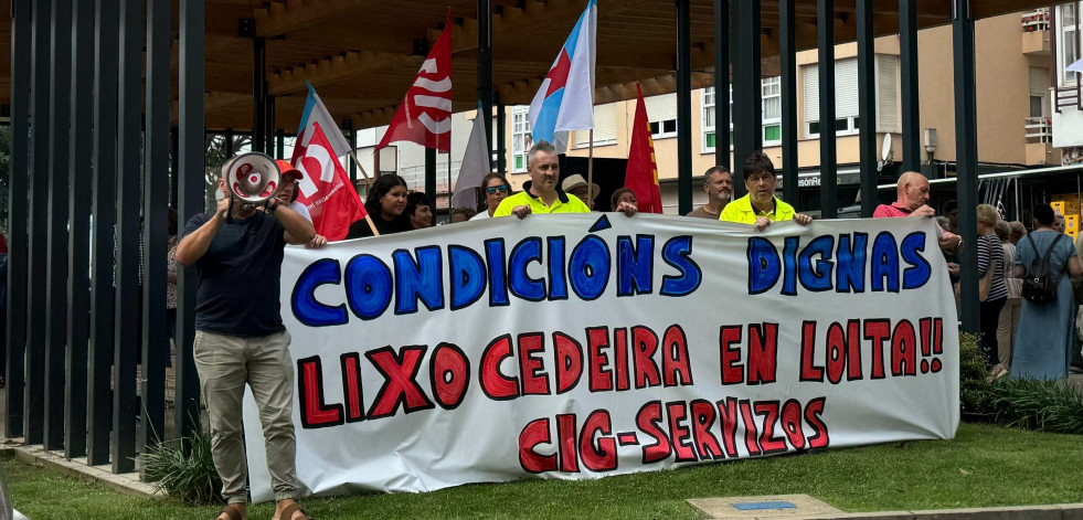 Los trabajadores del servicio de recogida de basura en Cedeira reclaman condiciones dignas
