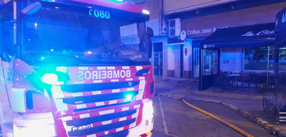 Una mujer con quemaduras por el incendio de una cocina de un establecimiento en Narón