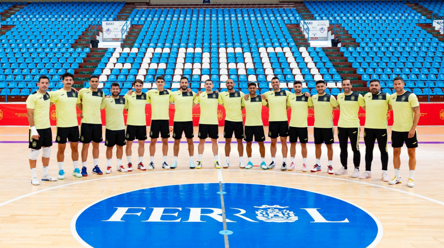 Autógrafos de la selección de fútbol sala para los más jóvenes, este martes en A Malata