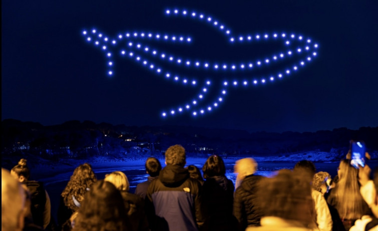 Doble espectáculo en el cielo de Ferrol por sus fiestas