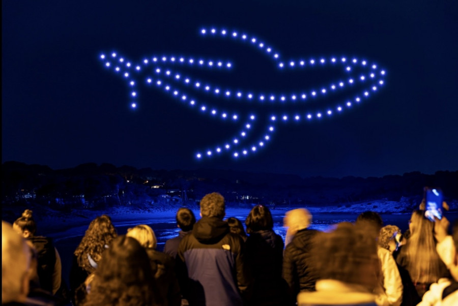 Doble espectáculo en el cielo de Ferrol por sus fiestas
