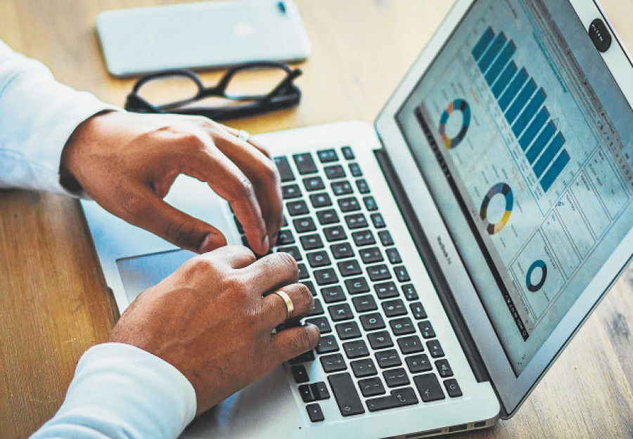 Miles de pymes y autónomos gallegos tienen seis meses para obtener la factura electrónica a través del Kit Digital