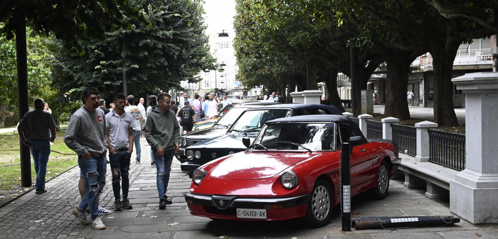 Los clásicos toman Ferrol: las imágenes de la X Concentración de Vehículos en el Cantón