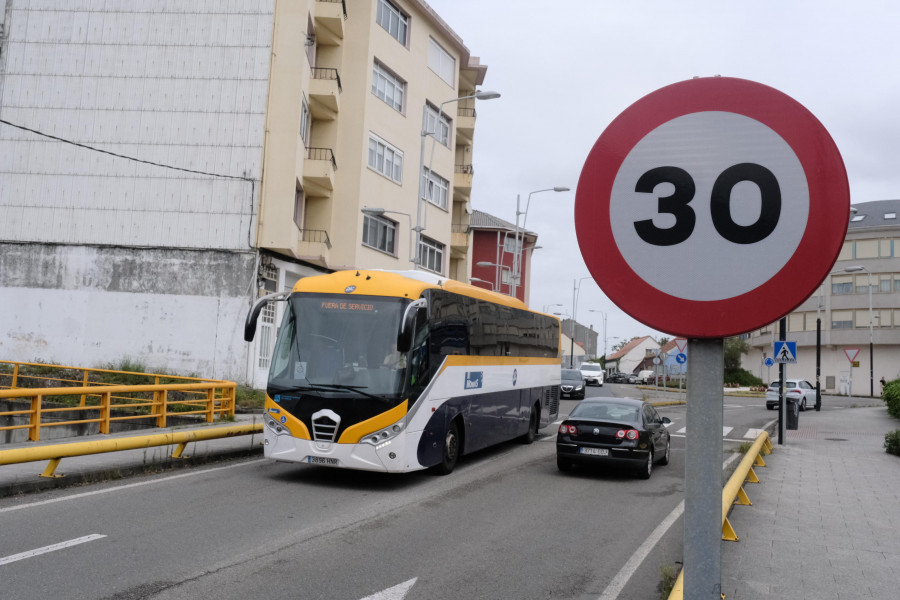 El asfaltado de la carretera de Catabois se completará con el cambio de señalización a 50 kms/h