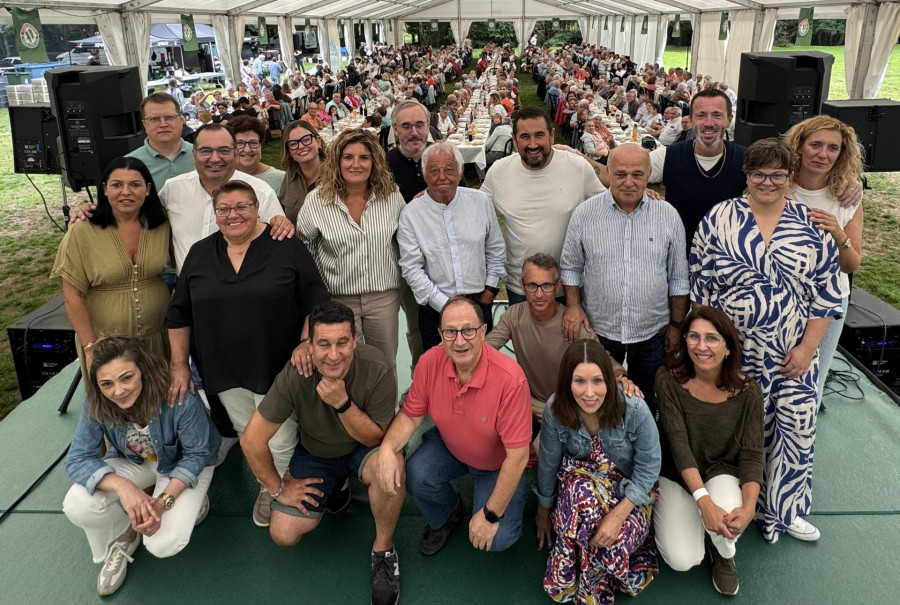El buen tiempo acompaña la última edición de la tradicional Festa do Río de Terra Galega