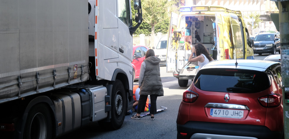 Un camión arrolla a una mujer de edad avanzada en Fene