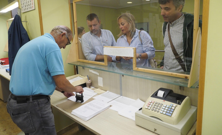 Los vecinos de Ares llevan al Concello, con 700 firmas, los problemas de escasez de agua