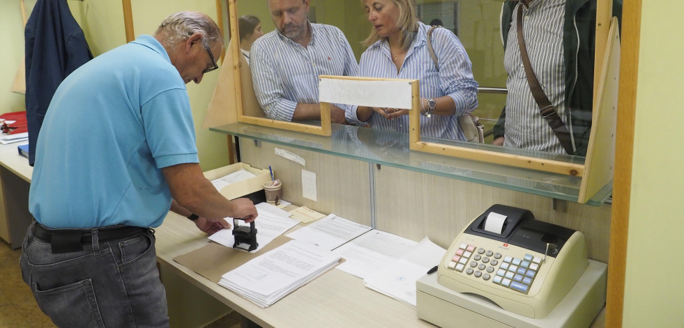 Los vecinos de Ares llevan al Concello, con 700 firmas, los problemas de escasez de agua