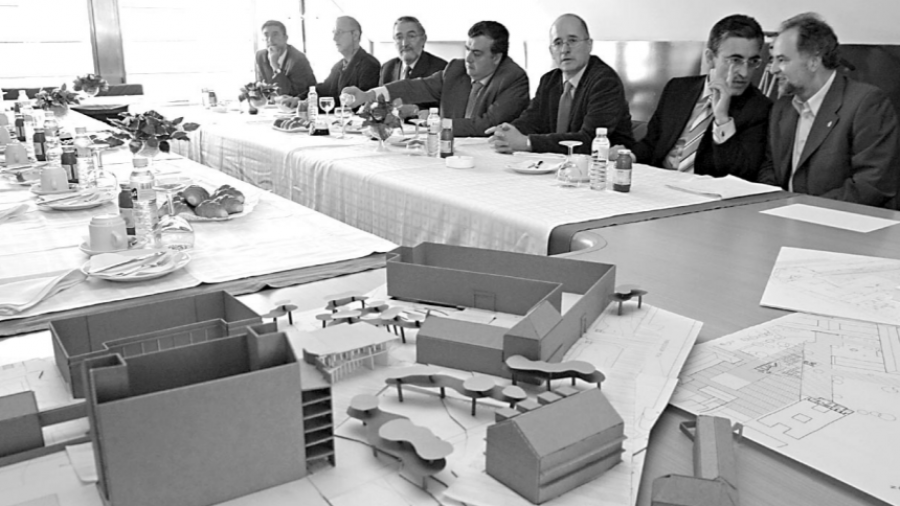 Hace 20 años | Concello y Diputación respaldan el nuevo edificio del campus de Ferrol