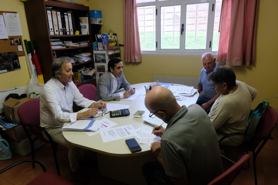 Arranca el plan de barrios con numerosas intervenciones de mantenimiento en A Cabana