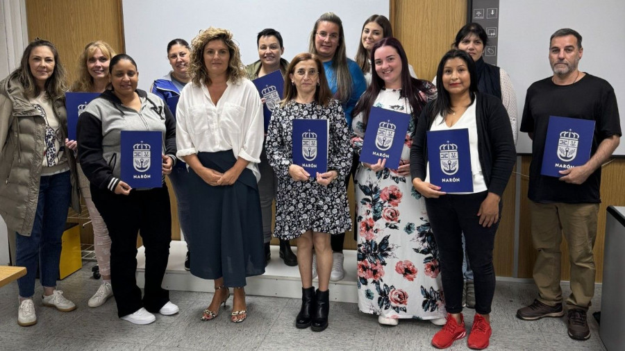 Narón entrega los diplomas del curso de Atención sociosanitaria a dependientes