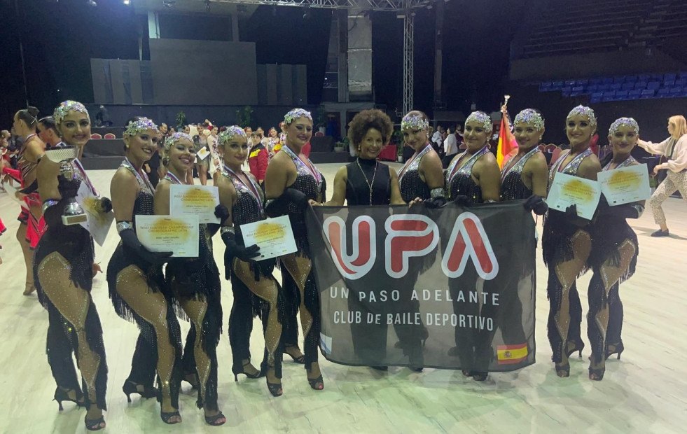 El equipo de danza coreográfica de Narón Revolution Upa ya es campeón de Europa