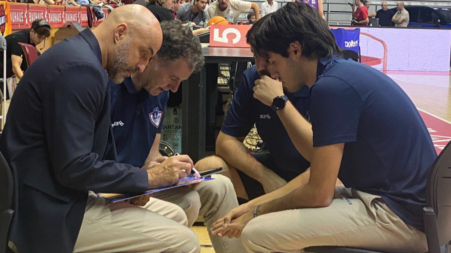 Lino López, técnico del Baxi Ferrol: "La clave fueron los 32 puntos de canastas fáciles en el tercer cuarto"