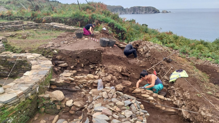 Nueva campaña de excavación en la zona de las estructuras más antiguas de Castro Sarridal