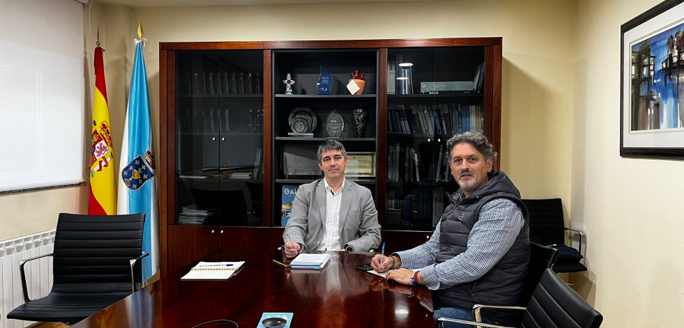 Augas de Galicia se compromete a estudiar la gestión de la depuradora de Espasante